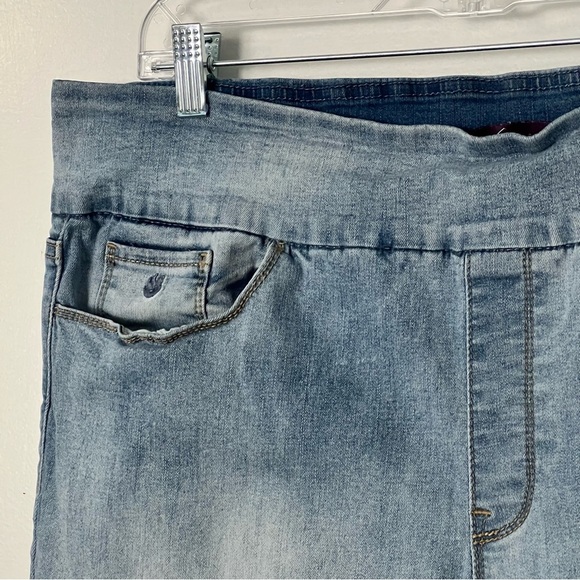 Gloria Vanderbilt High Rise Pull-On Blue Jeans Size 16 Light Wash Stretch Waist - Picture 2 of 7